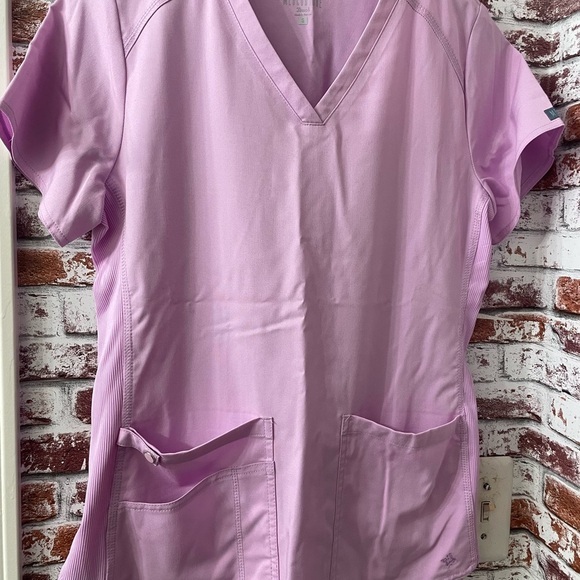 Med Couture Lilac V-Neck Shirttail Women's SCRUBS top - Picture 4 of 13